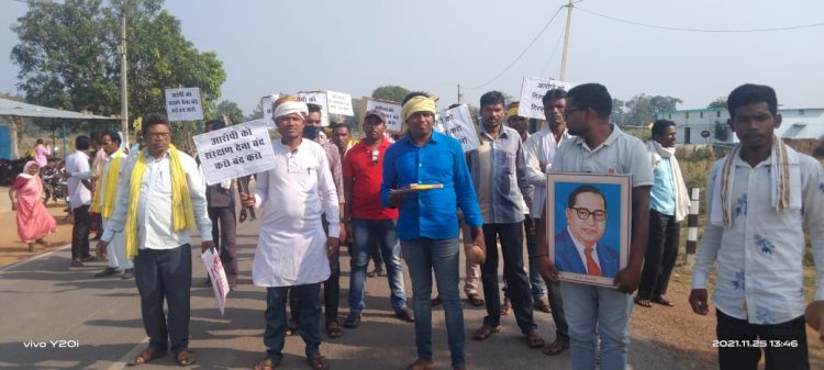 गोड़वाना समाज प्रमुख पर दुगली थाना में कार्यवाही को लेकर गोगंपा धमतरी,सर्व समाज नगरी और गोड़वाना स्टूडेंट्स यूनियन ने किया धरना प्रदर्शन...समय पर कार्यवाही नहीं होने पर उग्र आंदोलन की चेतावनी भरा ज्ञापन नगरी तहसीलदार को सौंपा...