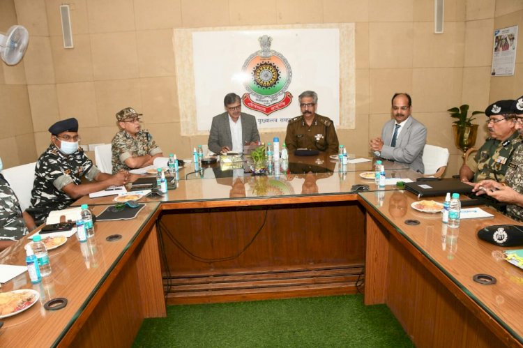 CG ब्रेकिंग: PHQ में हुई बड़ी बैठक.... केंद्रीय सुरक्षा सलाहकार रहे मौजूद.... चार महीने में नक्सलियों को खदेड़ने रणनीति पर चर्चा.....