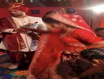 CG दहेज नहीं मिला तो वापस लौटी बारात: दूल्हे ने जयमाला के बाद की डिमांड.... दूल्हा कहने लगा-10 लाख चाहिए…नहीं मिली तो हुआ फरार...लड़की वालों ने लगाया आरोप..... फिर हुआ ये.... मामला जान हो जाएंगे हैरान.......