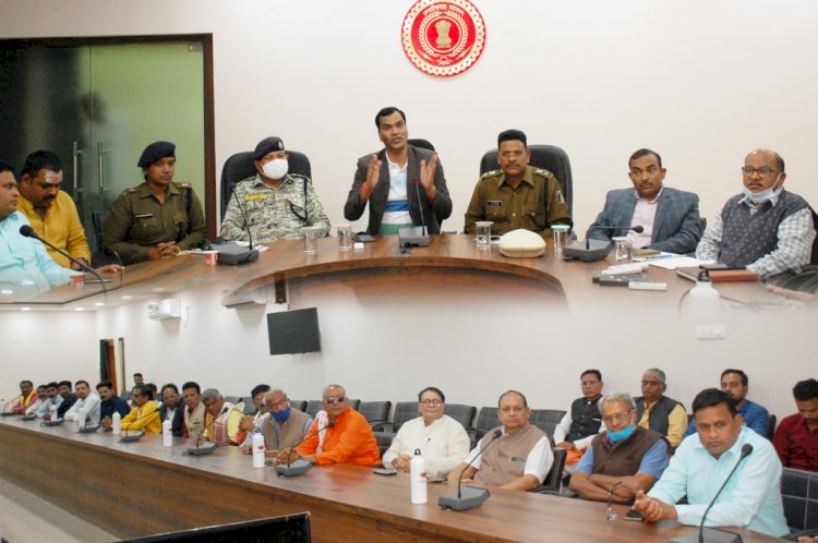 सर्व समाज प्रमुखों द्वारा शहर में आपसी भाईचारा, सर्वधर्म के प्रति सामान भाव एवं सौहार्दपूर्ण वातावरण बना रहे इसके लिए अपने-अपने समाज के अंतिम व्यक्ति तक शांति संदेश पहुंचाने की अपील की