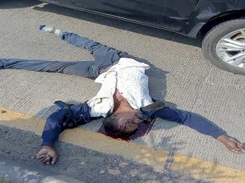 CG सड़क हादसा : NH क्रास करते समय हुआ हादसा….इनोवा की टक्कर से फिल्मी स्टाइल में उछली बाइक….कार की ठोकर से बाइक सवार की दर्दनाक मौत…….