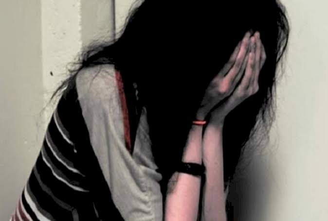 CG ब्रेकिंग: शादी में गई थी नाबालिक.... कपड़े बदलते वक्त कमरे में घुसा युवक.... फिर जो हुआ.... शादी में गई नाबालिक से दुष्कर्म.... रेप का आरोपी गिरफ्तार.....
