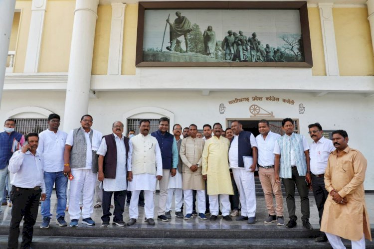 कैबिनेट मंत्री अमरजीत भगत की उपस्थिति में आदिवासी कांग्रेस के नवनियुक्त प्रदेश अध्यक्ष का सम्मान समारोह आयोजित...