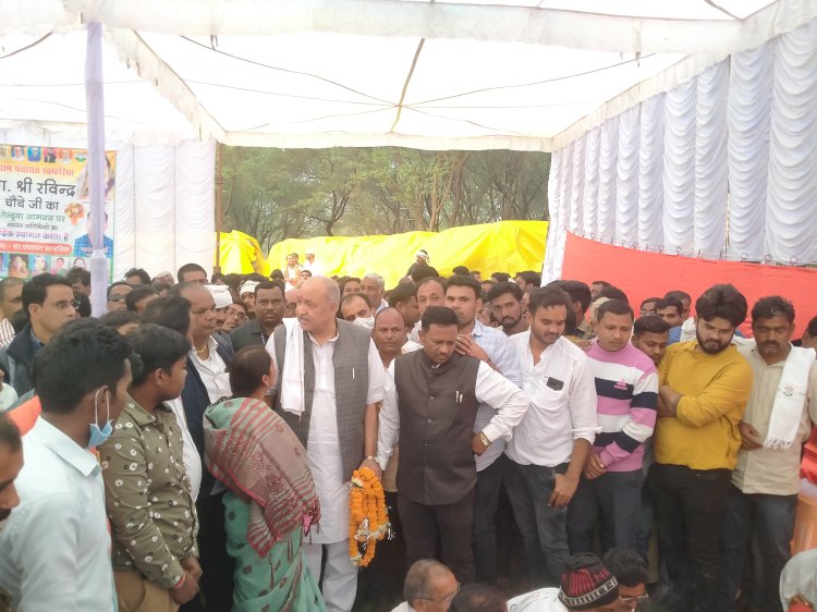CG:तेन्दुवा-नयापारा में कृषि मंत्री रविन्द्र चौबे के हाथों 02 करोड़ 36 लाख रुपये के विकास कार्यो का भूमिपूजन एवं लोकार्पण, वरिष्ठ कांग्रेसी सुरेश दुबे के नेतृत्व में कार्यकर्ताओं ने किया भव्य स्वागत