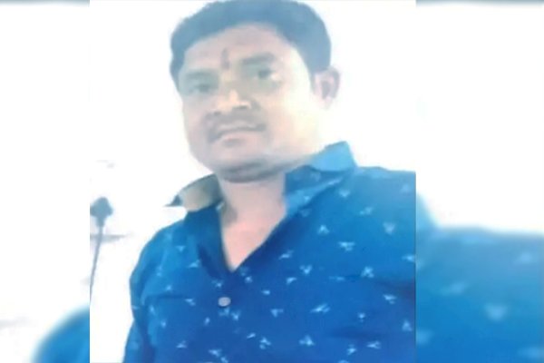 CG शिक्षा विभाग के क्लर्क से SI बनकर ठगी : क्लर्क से खुद को सब इंस्पेक्टर बताकर लिफ्ट मांगा….फिर चेकिंग का बहाना बनाकर लिया झांसे में.….फिर बाइक ले हुआ फरार…ऐसे पकड़ाया शातिर चोर.....