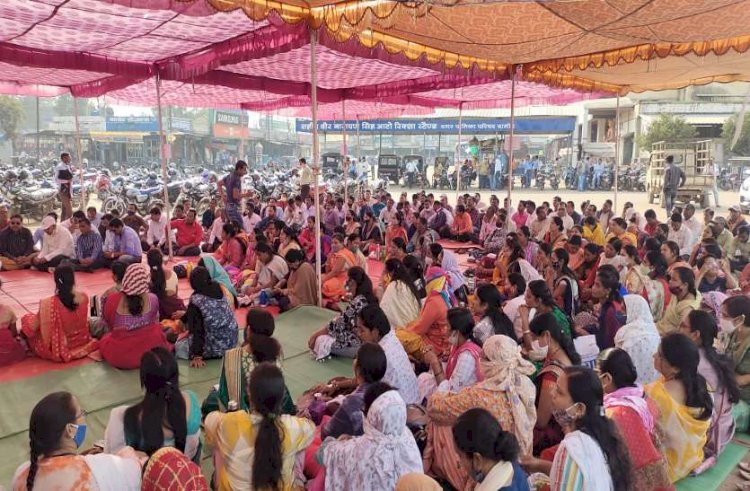 CG- सरकार की सख्ती BIG NEWS: हड़ताल पर सहायक शिक्षक.... DPI ने प्रदेश के सभी DEO को भेजा निर्देश.... सहायक शिक्षकों पर अब सख्ती.... कार्रवाई के निर्देश जारी.... रिपोर्ट की तलब…. पढ़िए.....