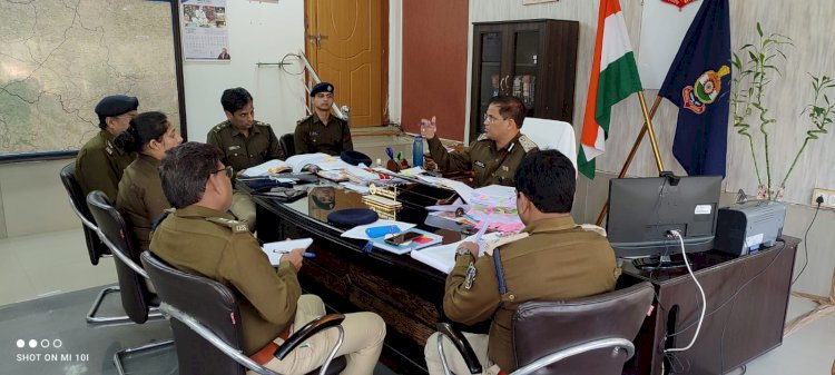 रेंज आईजी द्वारा आयोजित की गई समीक्षा बैठक.... उपस्थित हुए सभी पुलिस अधीक्षक......