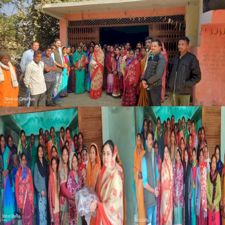 हस्तशिल्प विकास बोर्ड प्रशिक्षण केंद्र में जिला पंचायत सदस्य व युवा कांग्रेस ब्लॉक अध्यक्ष ने की महिलाओं से मुलाकात।
