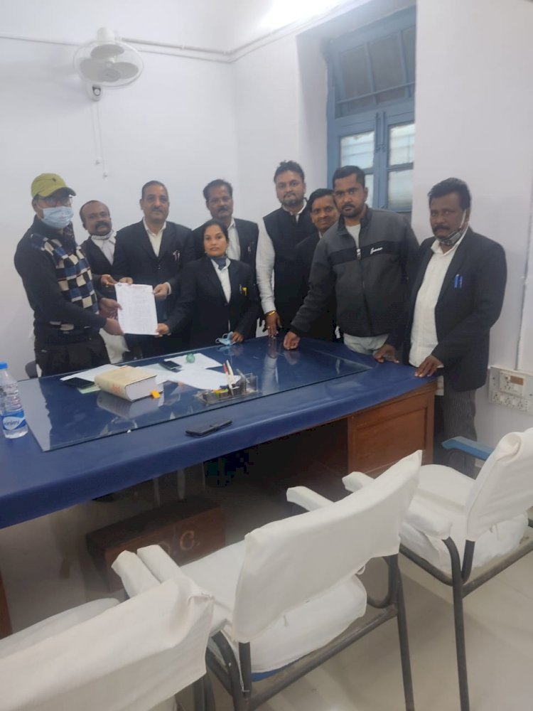 नोटरी एक्ट संशोधन अधिनियम के विरुद्ध जिला अधिवक्ता संघ ने राष्ट्रपति के नाम सौंपा ज्ञापन