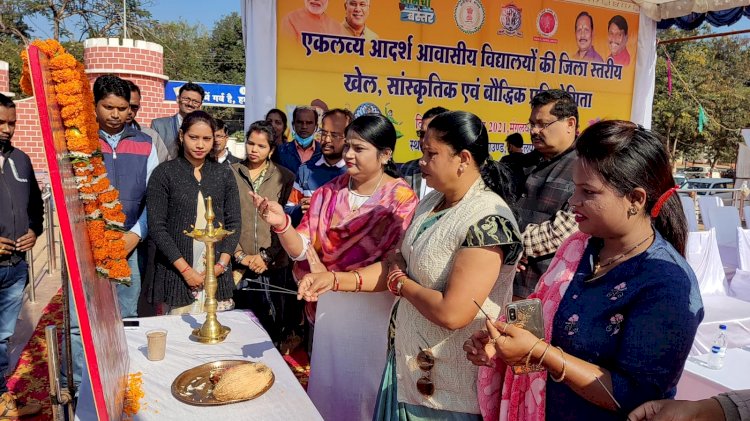 शहर के लालबाग मैदान मे एकलव्य आर्दश आवासीय विद्यालयों की जिला स्तरीय खेल,सास्कृतिक व बौद्धिक प्रतियोगिता का शुभारंभ