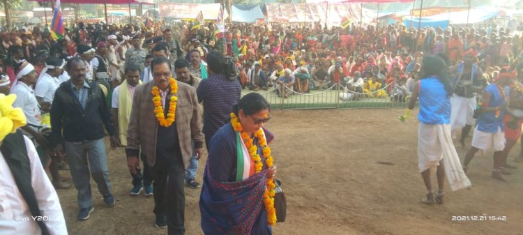 गढ़िया महोत्सव में आदिवासी लोकनर्तकों ने दर्शकों को मंत्र मुग्ध किया...गढ़िया महोत्सव एक देवमिलन कार्यक्रम ही नहीं बल्कि लोककला संस्कृति को सहेजना एक उद्देश्य..
