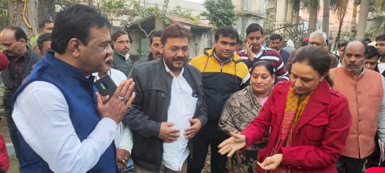 संसदीय सचिव रेखचंद जैन ने वरिष्ठ नेता प्रमोद तिवारी एवं कांग्रेस विधायक दल की नेता आराधना मिश्रा से मुलाकात की