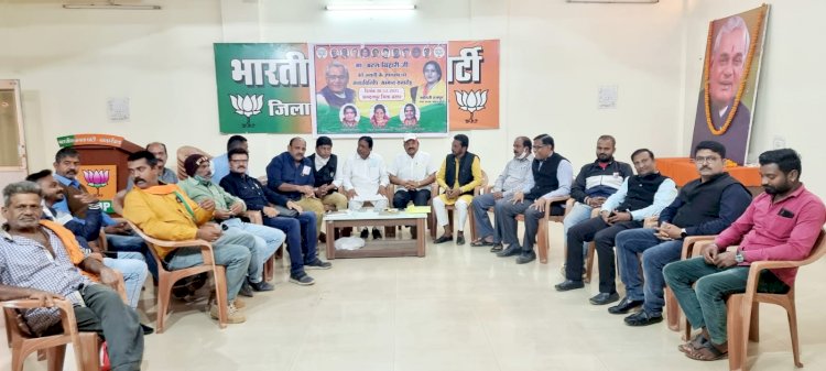 पुराना बस स्टैंड पर स्थित डॉ श्यामा प्रसाद मुखर्जी व्यवसायिक परिसर मे खुलने वाले प्रीमियम शराब दुकान का विरोध करेंगी भाजपा