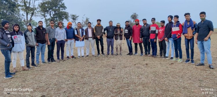 गरीब बैगा आदिवासियों के बीच विश्व हिंदू परिषद, बजरंगदल व हिन्दू जागरण समिति ने किया वनांचल में गर्म कपड़ा व मिष्ठान का वितरण...