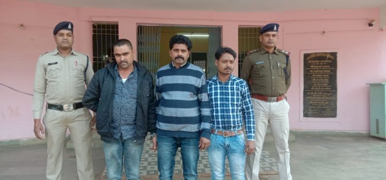 CG BEMETARA:रकम दुगना करने का लालच देकर ठगी करने वाले 03 आरोपी गिरफ्तार...06 लाख 90 हजार रूपये एवं घटना में प्रयुक्त कारजप्त..बेमेतरा पुलिस की कार्यवाही