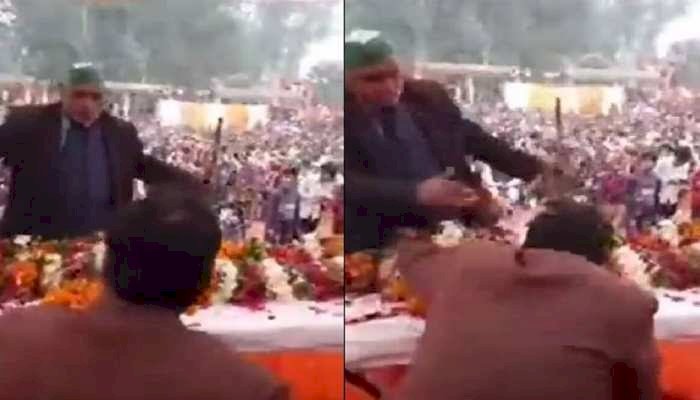 VIDEO- BJP विधायक को भरी सभा में जड़ा थप्पड़: BJP विधायक कर रहे थे एक कार्यक्रम को संबोधित.... विधायक को किसान नेता ने मंच पर चढ़कर मारा जोरदार झापड़.... देखें वायरल VIDEO......