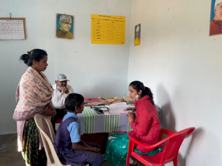 सुदूर आश्रम के विद्यार्थियो का हो रहा स्वास्थ्य परिक्षण स्वस्थ तन स्वस्थ मन योजना के तहत किया जा रहा इलाज।