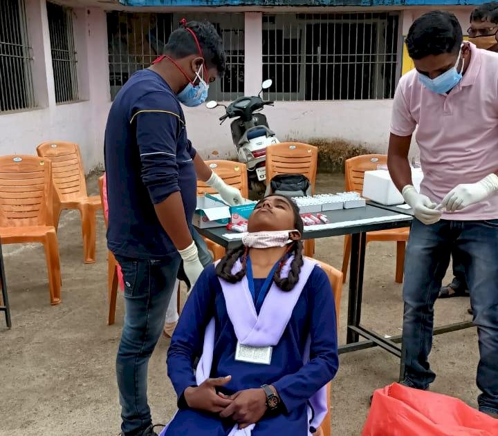 CG BEMETARA:बीजा हाई स्कूल में हुआ कोरोना जांच सभी का आया रिपोर्ट निगेटिव..200 बच्चे एवं15 स्टाफ का हुआ था जांच