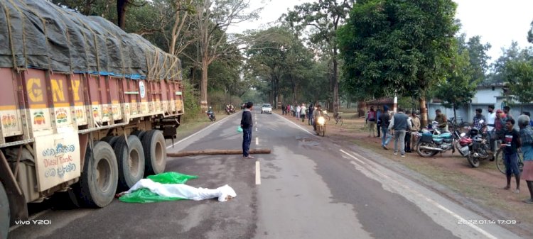 CGसड़क हादसा ब्रेकिंग : नगरी-धमतरी मुख्य मार्ग गुहाननाला के पास सायकिल सवार युवक को ट्रक ने रौंदा,....युवक की मौके पर ही मौत..... मौके पर पहुंची पुलिस.......