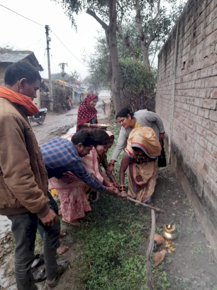 मस्तूरी ब्लॉक के ग्राम पंचायत कोनी में नाली निर्माण कार्य का जिला पंचायत सदस्य चांदनी भारद्वाज ने सरपंच धन बाई कैवर्त के साथ विधि विधान से पूजा अर्चना कर किया भूमि पूजन पढ़े पूरी खबर