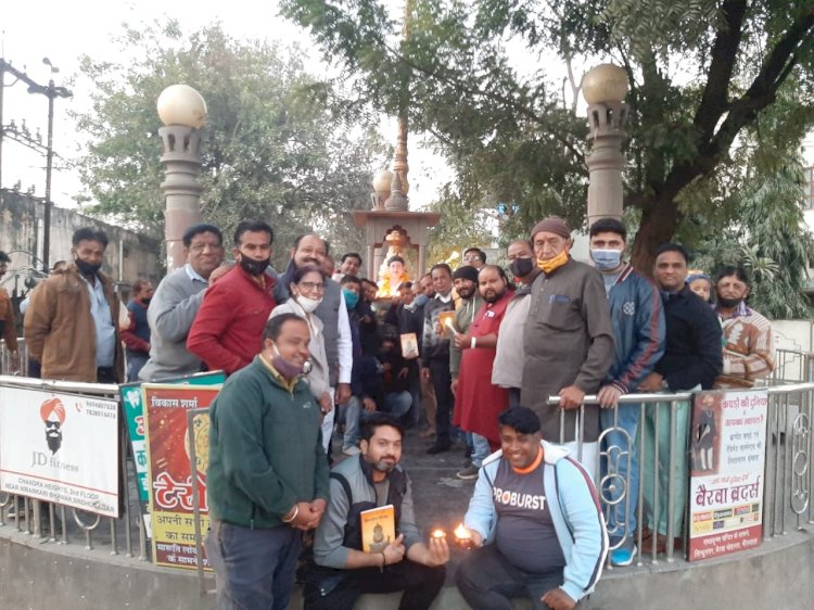 भारतीय सिंधु सभा द्वारा शहीद हेमू कालानी के बलिदान दिवस की पूर्व संध्या पर हुआ दीपदान
