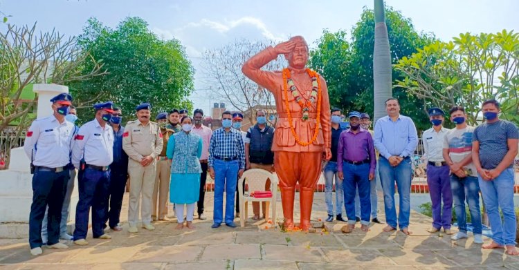 सुभाष चंद्र बोस जी के 126वी जयंती के अवसर पर पुलिस अधीक्षक कार्यालय में स्थापित प्रतिमा को माल्यार्पण कर श्रद्धा सुमन अर्पित किया गया।