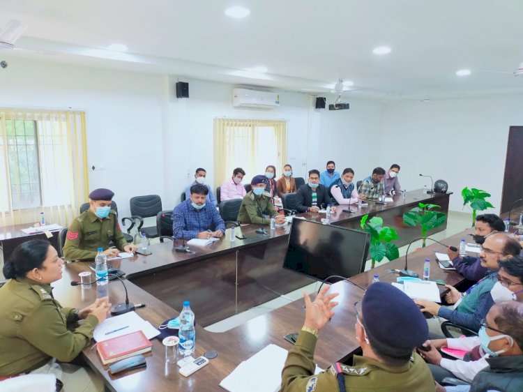 पुलिस अधीक्षक विवेक शुक्ला के निर्देशन में अतिरिक्त पुलिस अधीक्षक मेघा टेम्भुरकर साहू द्वारा समस्त बैंक प्रबंधको का पुलिस अधीक्षक कार्यालय के सभागार में सुरक्षा सम्बंधित लिया गया बैठक पढ़े पूरी खबर