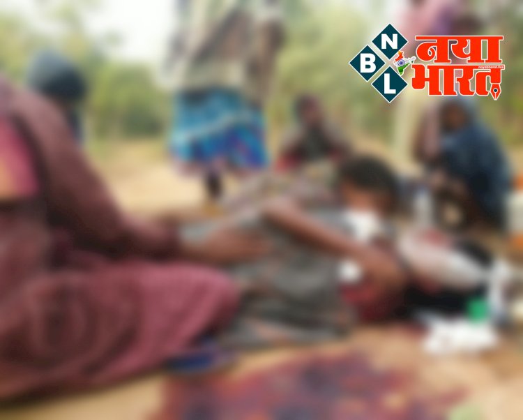 CG: धारदार हथियार से पूर्व उप सरपंच की हत्या.... पिता-भाई के बाद अब मछली लेने गए युवक को बीच रास्ते में रोककर उतारा मौत के घाट.... नक्सलियों ने धारदार हथियार से युवक को मारकर सड़क पर फेंका शव......