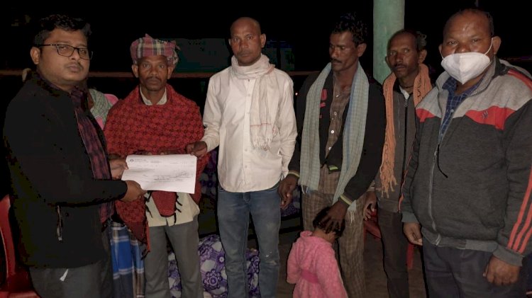 पटेवा आदिवासी कन्या छात्रावास दुर्घटना में मृत छात्रा के पिता को छात्र सुरक्षा बीमा की राशि मिली पढ़े पूरी खबर