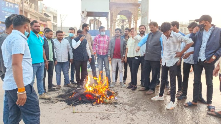 CG:बेमेतरा भारतीय युवा मोर्चा जिला अध्यक्ष के नेतृत्व में किया गया राहुल गांधी का पुतला दहन..तानाशाह भूपेश सरकार का पुतला दहन