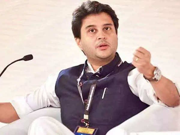 केंद्रीय मंत्री का CG दौरा आज: नागरिक उड्डयन मंत्री ज्योतिरादित्य सिंधिया का छत्तीसगढ़ प्रवास आज.... भाजपा ने राहुल को दिखाए थे काले झंडे.... अब कांग्रेस BJP के केंद्रीय नेताओं का करेगी विरोध.... सिंधिया से शुरुआत.... बजट समझाने रायपुर आ रहे हैं सिंधिया.... देखें मिनट टू मिनट शेड्यूल....