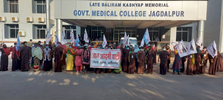वेतन की मांग लेकर श्रम अधिकारी व कलेक्टर से आवेदन करने वाले कर्मचारियों पर ठेका कम्पनी बना रही दबाव