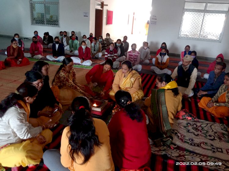 नारायणी देवी वर्मा महिला शिक्षक प्रशिक्षण महाविद्यालय में मनाई बसंत पंचमी