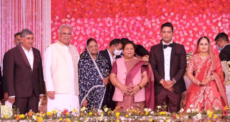 VIDEO- CM भूपेश के पुत्र का आशीर्वाद समारोह: राज्यपाल अनुसुईया उइके मुख्यमंत्री के सुपुत्र के आशीर्वाद समारोह में हुईं शामिल.... सर्किट हाउस दुल्हन की तरह सजा.... आशीर्वाद समारोह में प्रवेश के लिए 7 द्वार.... देखिए तस्वीरे और वीडियो.......