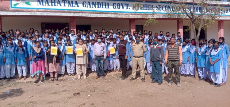 CG:महात्मा गाँधी शासकीय उ. मा. विद्यालय खण्डसरा में बेमेतरा पुलिस के द्वारा