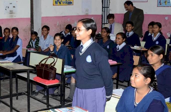 CG ब्रेकिंग: अधिकारियों को लेनी होगी क्लास.... कलेक्टर, CEO, DEO, डिप्टी कलेक्टर, DFO सहित सभी अधिकारी स्कूलों में बच्चों को पढ़ायेंगे.... अधिकारियों के साथ स्कूल की लिस्ट भी हुई जारी.... जानिए कौन कहां लेंगे क्लास.... देखिए लिस्ट......
