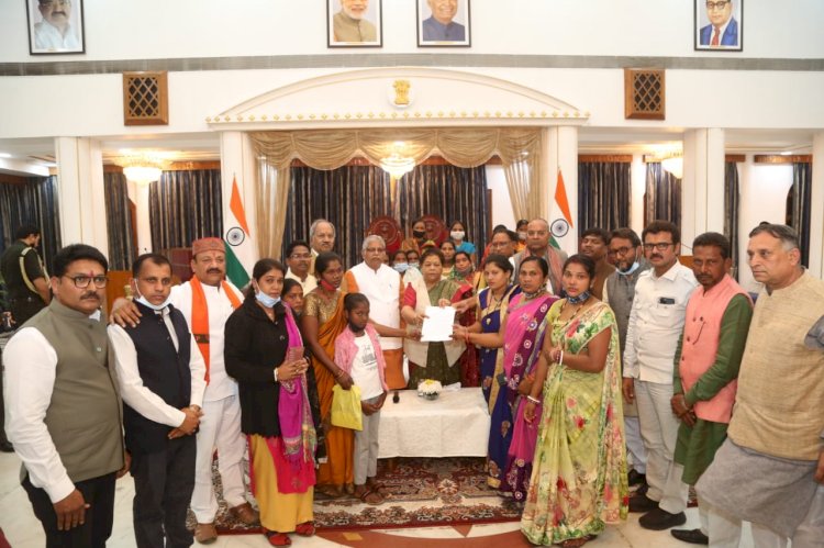 राज्यपाल सुश्री अनुसुइया उइके से मिला भाजपा का प्रतिनिधि मंडल