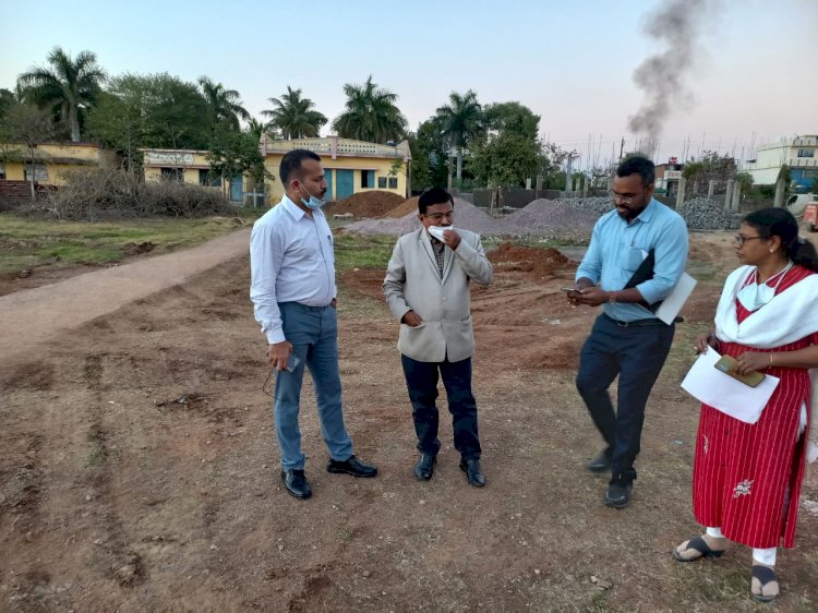 CG BEMETARA:आयुक्त दुर्ग संभाग महादेव कावरे ने सी मार्ट भवन और स्वामी आत्मानंद स्कूल का किया निरीक्षण