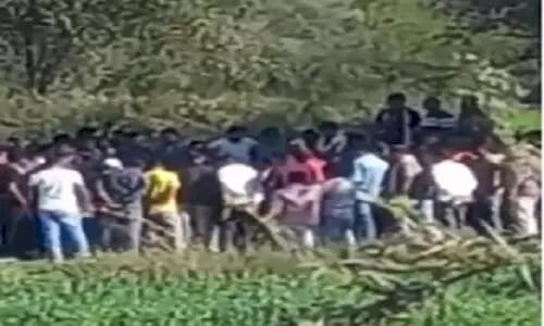 CG VIDEO बिग न्यूज: TI निलंबित.... खुलेआम चल रहे जुए के बड़े-बड़े फड़.... गाड़ियों में करोड़पति भी पहुंचते हैं दांव लगाने.... हाईप्रोफाइल जुए का वीडियो हुआ वायरल.... पुलिस से सेटिंग का भी AUDIO वायरल!.... थानेदार सस्पेंड.... देखें VIDEO.....