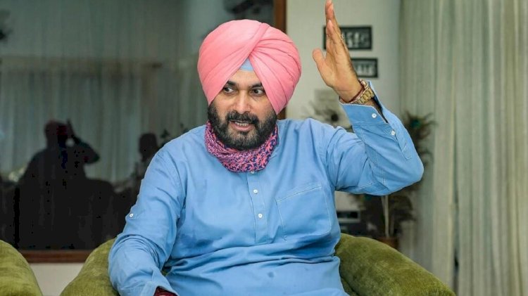 अमृतसर: पंजाब प्रदेश कांग्रेस कमेटी के प्रधान नवजोत सिंह सिद्धू की अपनी ही सियासी कर्मभूमि में कांग्रेस बिखरकर रह गई है।