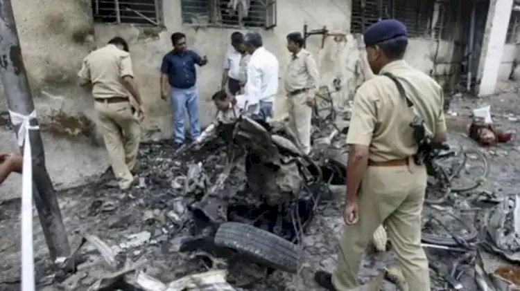 साल 2008 में गुजरात (Gujarat) के अहमदाबाद (Ahmedabad) 49 अभियुक्तों में से 38 लोगों को फांसी की सजा सुनाई गई है. बाकी 11 दोषियों को उम्र कैद हुई है।