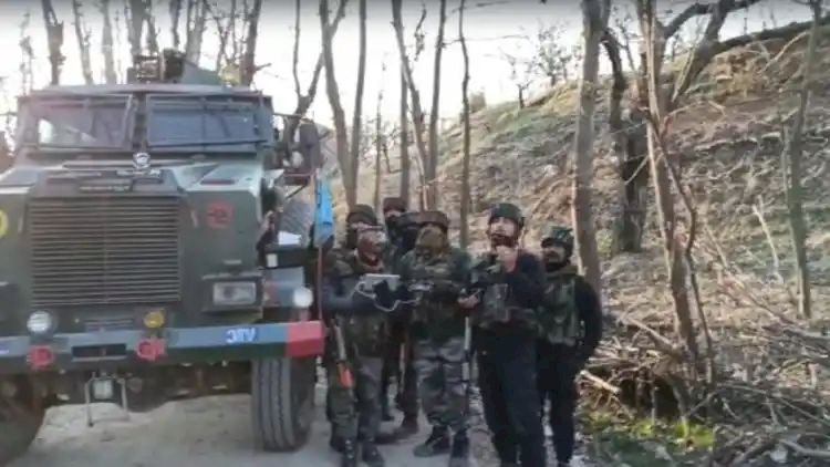 जम्मू-कश्मीर के शोपियां में सुरक्षाबलों और आतंकियों के बीच एनकाउंटर हुआ. इसमें एक आतंकी ढेर हो गया।