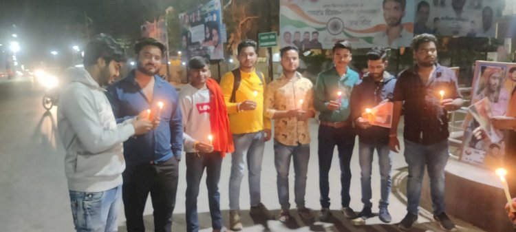 कर्नाटक के शिव मूंगा में हुए बजरंग दल के कार्यकर्ता हर्षा की निर्मम हत्या के विरोध में सनातनियो द्वारा दी गई श्रद्धांजलि...