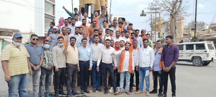 विश्व हिंदू परिषद बजरंग दल एवं अनुसांगिक संघटनो ने पुतला जलाया ओर राष्ट्रपति के नाम से sdm को ज्ञापन सोपा चाँदनी चौक जगदलपुर में