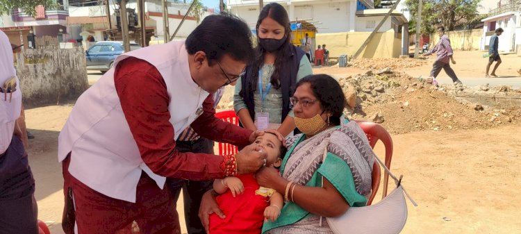 संसदीय सचिव रेखचंद जैन ने पल्स पोलियों की दवा पिलाकर किया अभियान का शुभारंभ