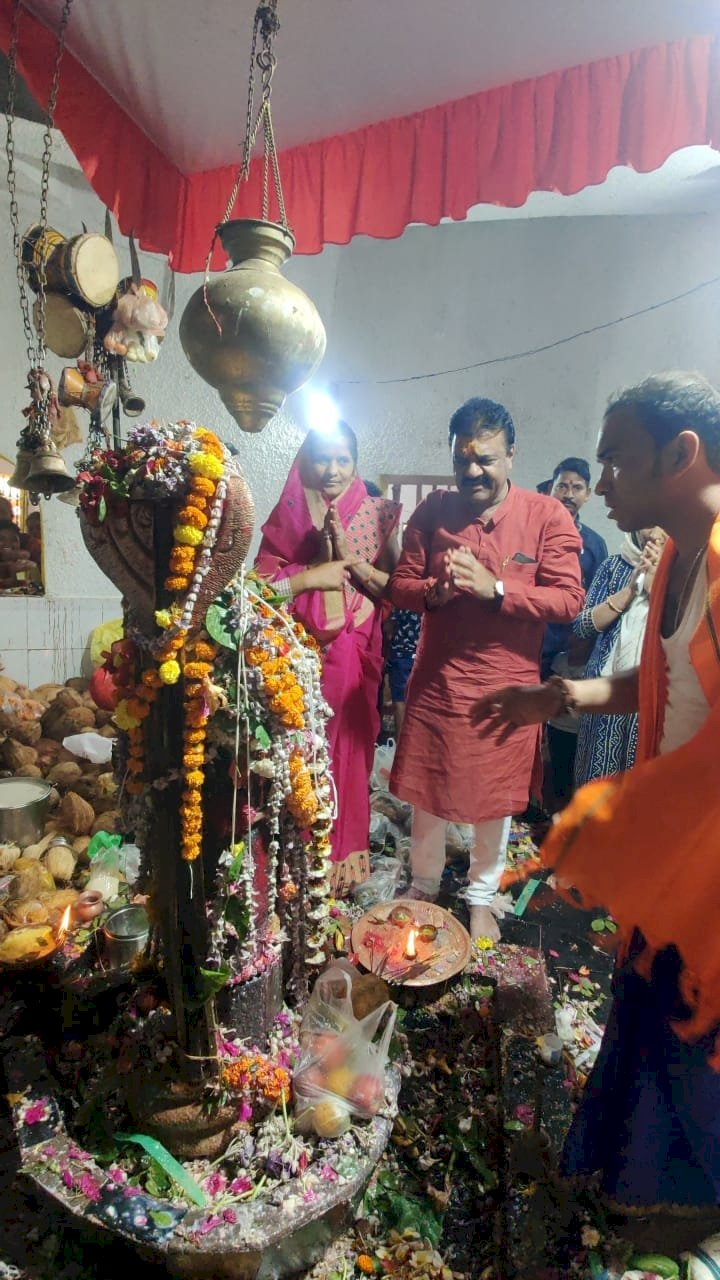 संसदीय सचिव रेखचंद जैन ने महाशिवरात्रि के अवसर पर विभिन्न मंदिरों में जाकर की पूजा अर्चना