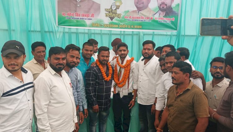 CG:बेमेतरा भाजपा  के पूर्व पार्षद बिरेन्द्र साहू आज अपने साथियों के साथ कांग्रेस प्रवेश किये...जिला कांग्रेस कमेटी के जिला महामंत्री एवं नवनियुक्त NSUI जिलाध्यक्ष के नेतृत्व में