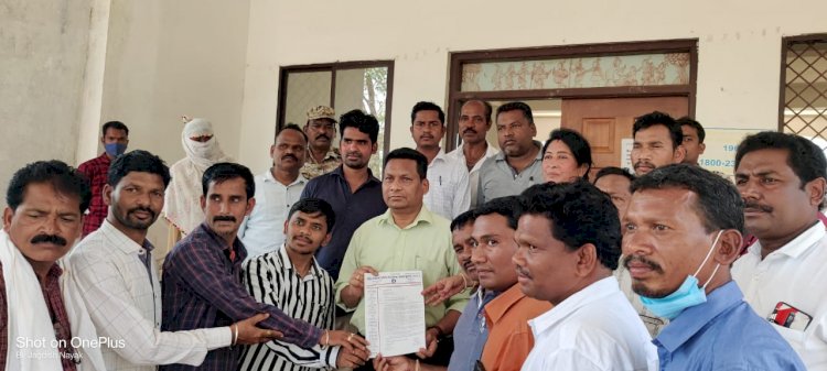शासकीय करण की मांग को लेकर पंचायत सचिवों ने मुख्यमंत्री व पंचायत मंत्री के नाम सौंपा ज्ञापन