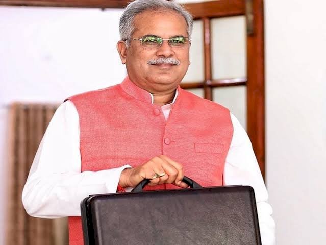 CG- बजट ब्रेकिंग: आज बजट का दिन.... CM भूपेश दोपहर 12.30 बजे खोलेंगे बजट का पिटारा.... पुरानी पेंशन पर घोषणा की उम्मीद.... सहायक आरक्षकों को मिल सकती है खुशखबरी.... विधायकों, पंचायत प्रतिनिधियों की बढ़ सकती है निधि.....