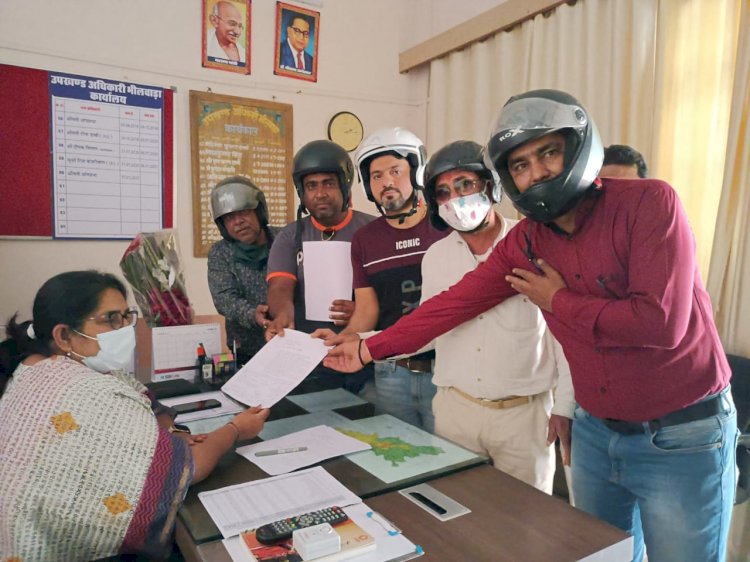 भीलवाड़ा में हेलमेट के खिलाफ आमजन का विरोध, सौंपा ज्ञापन